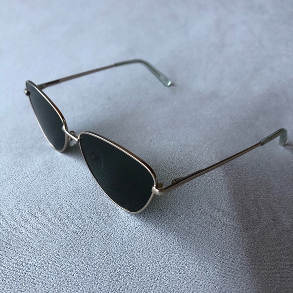 Le Specs ~ Echo ~ Gold Geometric Butterfly Sunglasses - Picture 2 of 14